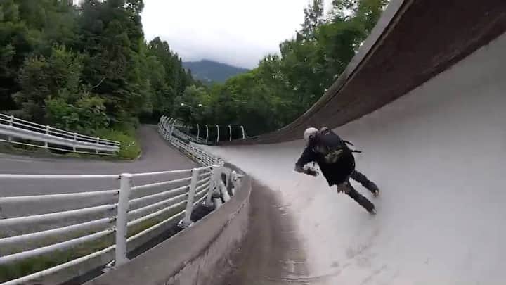 安床武士のインスタグラム：「Web CM shooting at Nagano spiral. #tb スケート人生色んな思い出あるけど長野のボブスレーコースを滑れたのも強烈に残っています！ 自分の事ながらバックパック背負ってTシャツで滑るようなコースじゃないです(笑) 🎥 @eitoyasutoko . @usdskates  @goodskates_inc  @canamonroad_japan  @lzbn_official  @papasu1048  #usdskates #rollerblading #inlineskate #goodskates #blading #インラインスケート #ローラーブレード #ボブスレーコース #takeshiyasutoko #安床武士」