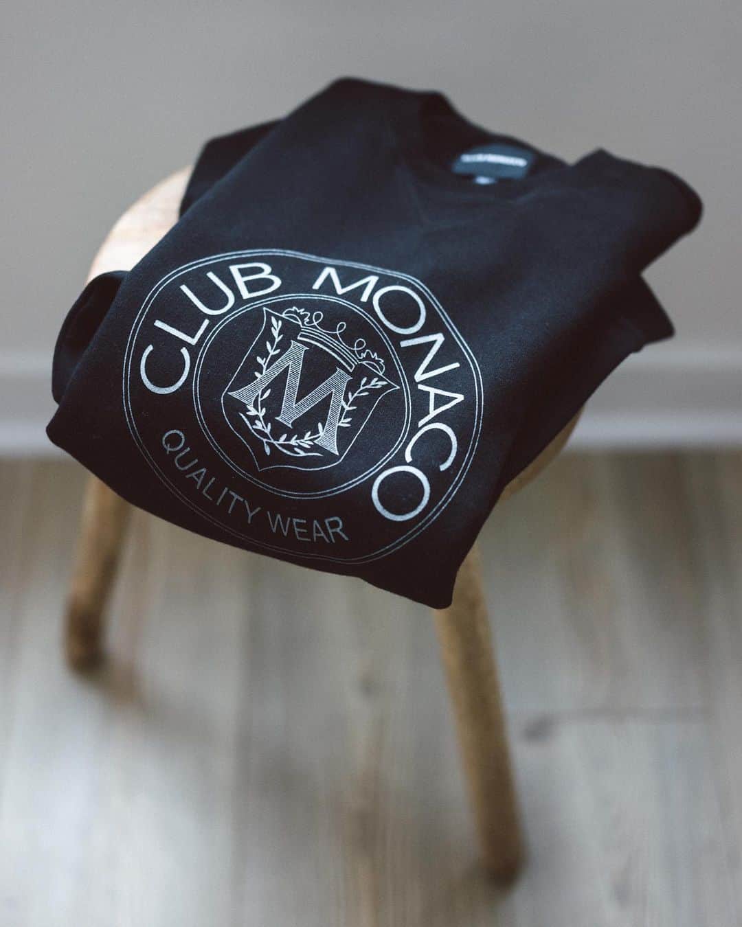 Club Monacoのインスタグラム：「It’s back! The Heritage Crest Collection, inspired by the archives, designed for now. An exclusive 9-piece, gender neutral capsule collection featuring Club Monaco’s iconic heritage crest.  ⠀⠀⠀⠀⠀⠀⠀⠀⠀ Shop the Heritage Crest Collection in stores and online today. Pro tip: Our stores have additional sizing of your favorite crest sweatshirts, so call your local Club Monaco this morning for purchasing details (and Covid safe shopping options) if what you’re looking for isn’t available online. It’s selling out quickly and only available while supplies last, so act fast!  #CMHeritageCrest」