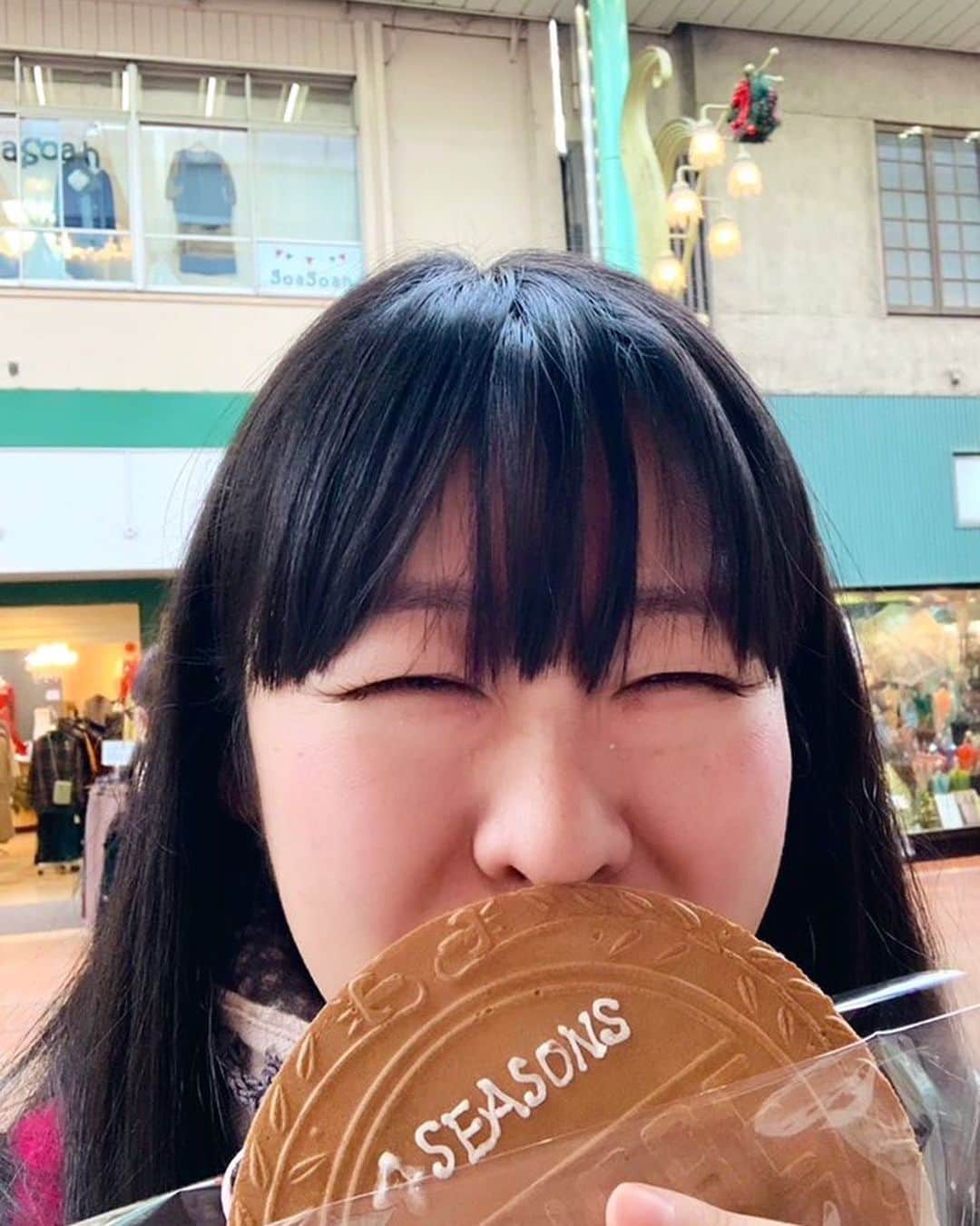 のインスタグラム：「さぁて、明日のKiss FM KOBE「4SEASONS」は(๑′ᴗ‵๑)❓ 1️⃣寒くても外で吹く💪モーニングリコーダークイズ🎶 2️⃣神戸凮月堂の新メニュー「マイゴーフル」とは💖 3️⃣韓国ドラマに登場するメニューのレシピ本「あの名シーンを食べる！韓国ドラマ食堂」をご紹介🥘 4️⃣Hey!Say!JUMP、OAUからメッセージ🌟 です👍」