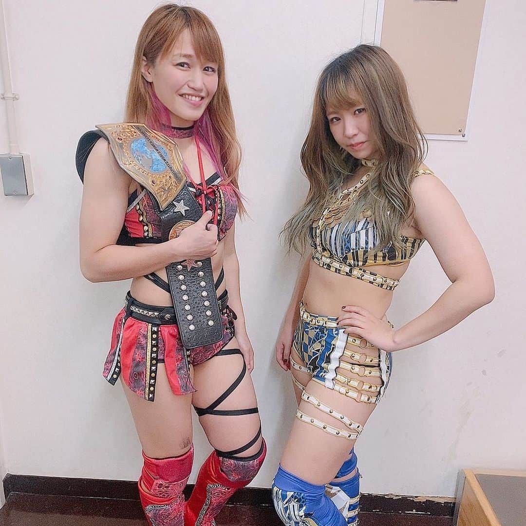 のインスタグラム：「桃ちゃんともうないかもしれないタッグ！！  刺激的だったわっ⭐️ また組める日があるのかな。。。  ありがとう！！  でも大阪ではQQの赤いベルトのタイトルマッチ対決より、 ドンナデルモンド、二冠タイトルマッチ対決がメインに相応しい試合をする。  勝負だ！！！  #stardom #DDM #prowrestling」