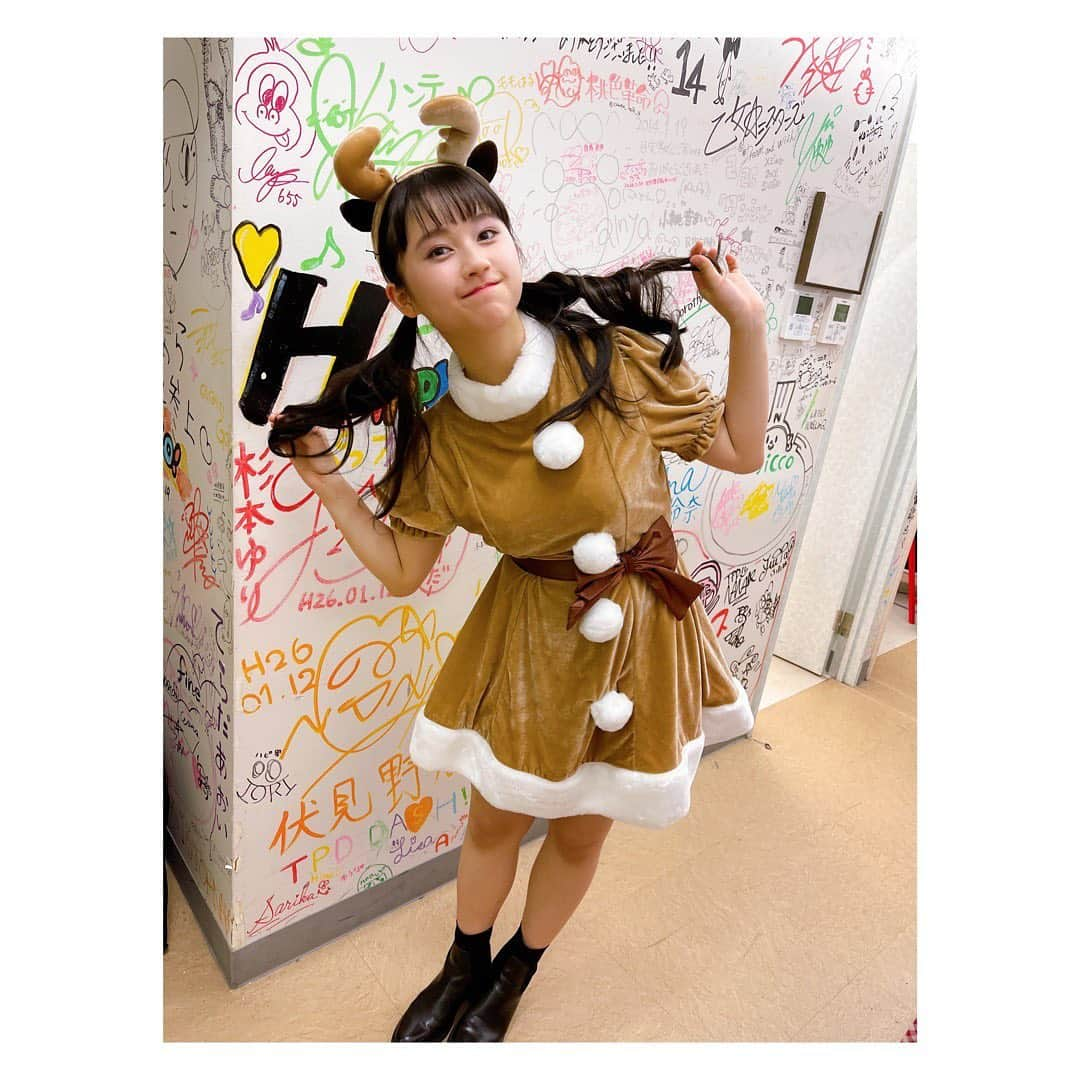 桜井美里さんのインスタグラム写真 - (桜井美里Instagram)「・﻿ ﻿ ﻿ ﻿ ﻿ 『ukka Xmas party 2020』ありがとうございました！﻿ ﻿ ﻿ ﻿ ﻿ 可愛いクリスマス衣装着て﻿ プレゼント交換したりして﻿ わいわい楽しいライブでした🎁💞﻿ ﻿ ﻿ ツインテール久しぶりにして﻿ ちょっと恥ずかしかったな👧﻿ ﻿ ﻿ ﻿ #ukka #xmas #party  #サンタコス #トナカイコス ﻿ ﻿ ﻿」12月16日 22時36分 - mippi__0418