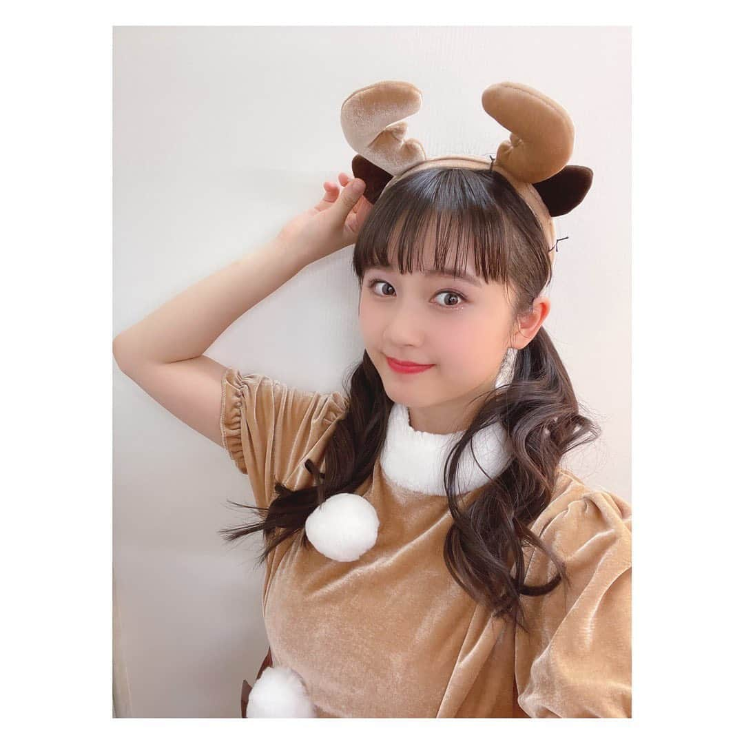 桜井美里さんのインスタグラム写真 - (桜井美里Instagram)「・﻿ ﻿ ﻿ ﻿ ﻿ 『ukka Xmas party 2020』ありがとうございました！﻿ ﻿ ﻿ ﻿ ﻿ 可愛いクリスマス衣装着て﻿ プレゼント交換したりして﻿ わいわい楽しいライブでした🎁💞﻿ ﻿ ﻿ ツインテール久しぶりにして﻿ ちょっと恥ずかしかったな👧﻿ ﻿ ﻿ ﻿ #ukka #xmas #party  #サンタコス #トナカイコス ﻿ ﻿ ﻿」12月16日 22時36分 - mippi__0418