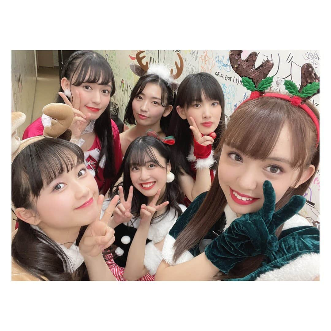 桜井美里さんのインスタグラム写真 - (桜井美里Instagram)「・﻿ ﻿ ﻿ ﻿ ﻿ 『ukka Xmas party 2020』ありがとうございました！﻿ ﻿ ﻿ ﻿ ﻿ 可愛いクリスマス衣装着て﻿ プレゼント交換したりして﻿ わいわい楽しいライブでした🎁💞﻿ ﻿ ﻿ ツインテール久しぶりにして﻿ ちょっと恥ずかしかったな👧﻿ ﻿ ﻿ ﻿ #ukka #xmas #party  #サンタコス #トナカイコス ﻿ ﻿ ﻿」12月16日 22時36分 - mippi__0418