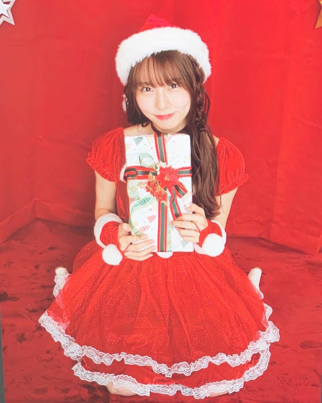 篠原望のインスタグラム：「. サンタさん🎅🏻🎄 . もうすぐクリスマスですね( ⸝⸝ᵕᴗᵕ⸝⸝) こちら生写真のアザーカット🎁 . . 他撮りがなかったので アザーカットのみで🥺🙏 . . #サンタコス #サンタ #サンタさん #クリスマス #christmas #merrychristmas #xmas #生写真 #ラストアイドル #篠原望」