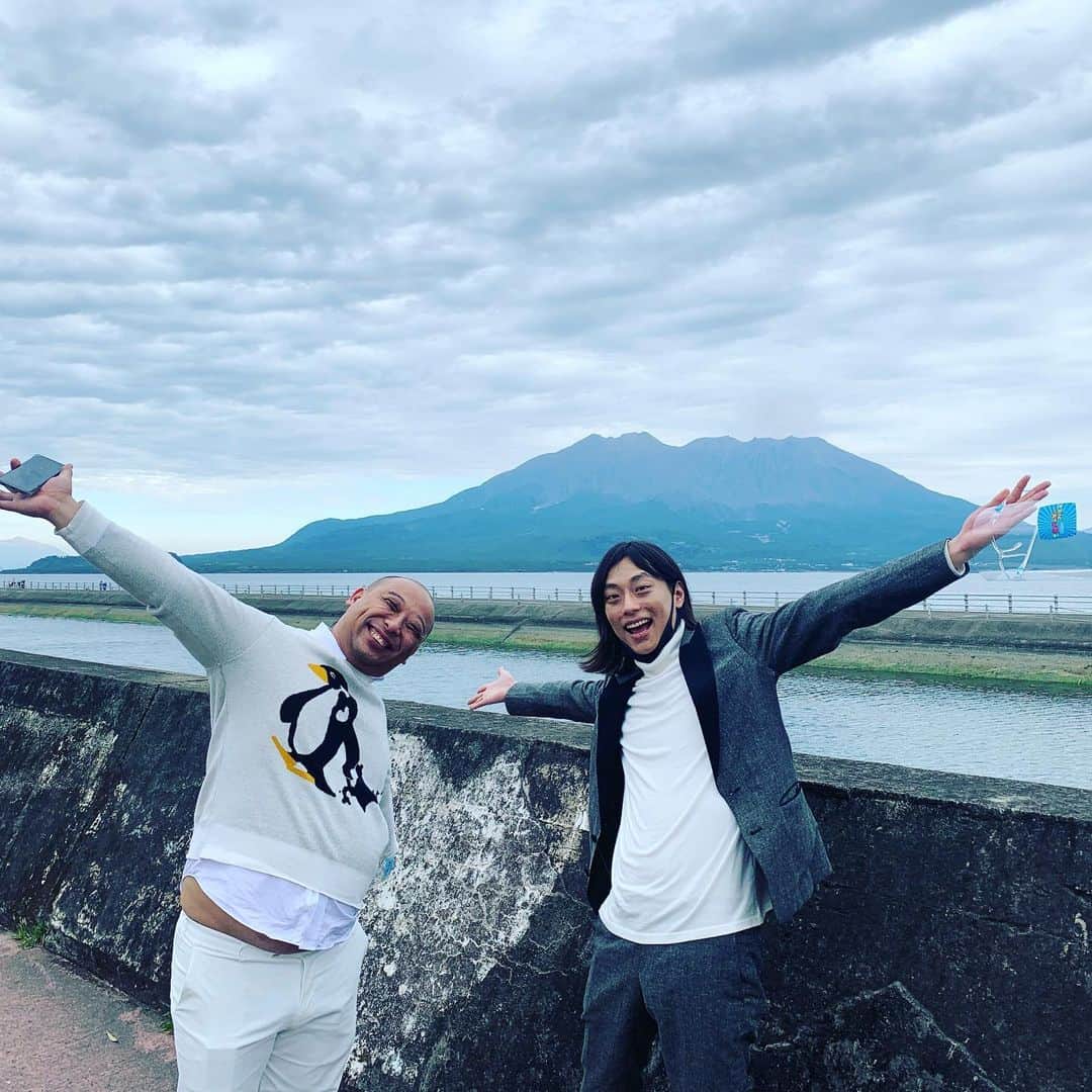 のインスタグラム：「鹿児島と越谷の思い出  #ダニエルズ  #トムブラウン #ゾフィー #錦鯉 #トンツカタン #四千頭身」