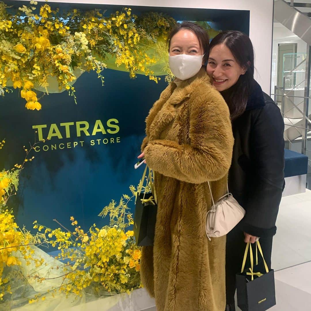 亀恭子さんのインスタグラム写真 - (亀恭子Instagram)「12/19 Grand Openの、 @tatras_conceptstore  のPreへ。  B1から2Fまで広い店内に、 タトラスといえばのダウンジャケットをはじめ・セレクトも共に 実に見応えあるラインナップ。  3Fは会員制のレストランで、 今宵お食事させて頂きました。 味もムードも最高でしたヨ❤︎  @____nozomin と店内を軽く見てみるつもりが、 わりと本気で見てじっくり悩みましたw  ビンテージアイテムも気になりながら 迷ったダウンもあったので、  早めに再来店しないと…  @tatras_conceptstore @tcs_aoyama #tatras #tatrasconceptstore #tcs_aoyama」12月16日 22時43分 - kame_kyo