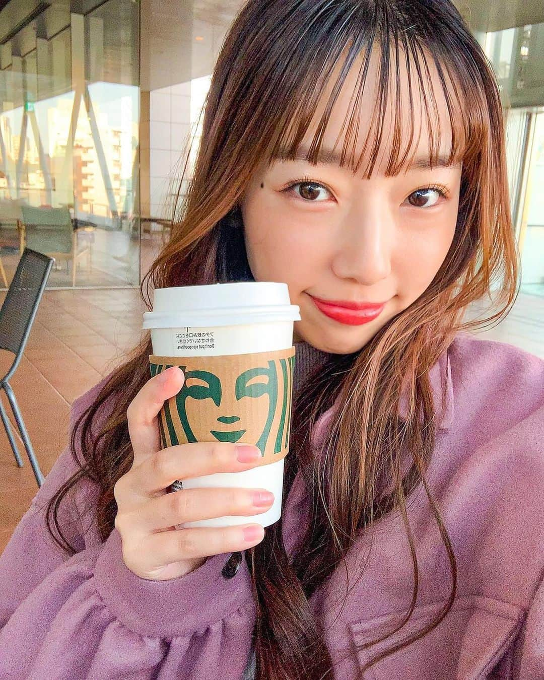 菅真鈴さんのインスタグラム写真 - (菅真鈴Instagram)「.﻿ ﻿ ﻿ フラペチーノが好きだけど﻿ 冬はホットだよね☕️✨﻿ ﻿ #スタバ」12月16日 22時43分 - marin.21s