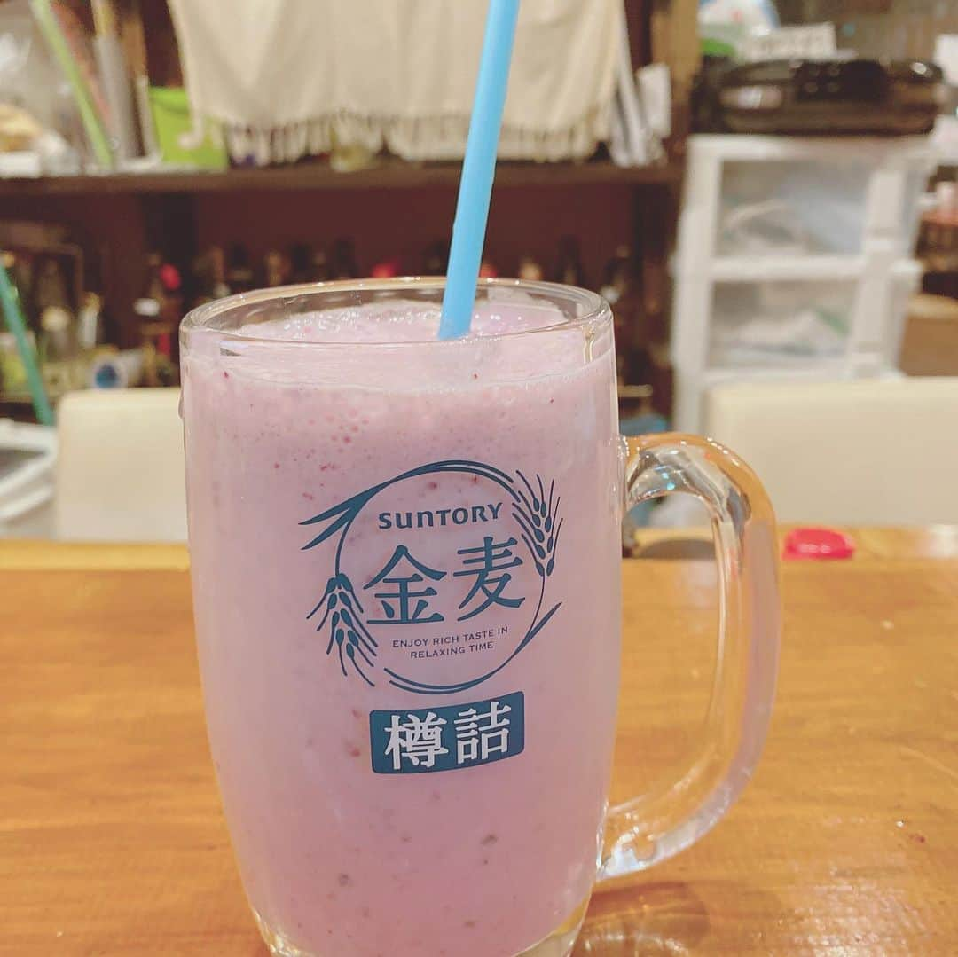 GOSAMARUさんのインスタグラム写真 - (GOSAMARUInstagram)「店長、暇があったのでスムージー作ってみました！ 余ったベリーミックスと牛乳とヨーグルトで！ 皮が邪魔する😭 改良の余地あり！！ #スムージー #餃子酒場530 #料理男子 #餃子 #rd_pw #GOSAMARU」12月16日 22時43分 - gosamaru7