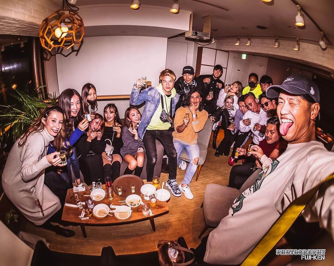 DJ CHI☆MEROのインスタグラム：「👾 . . @eight_dj8  @club309  @justin_xox0  ばーすでー🎂 . こんな世の中だけど頑張ろ！！ . . . Photoby @club309」