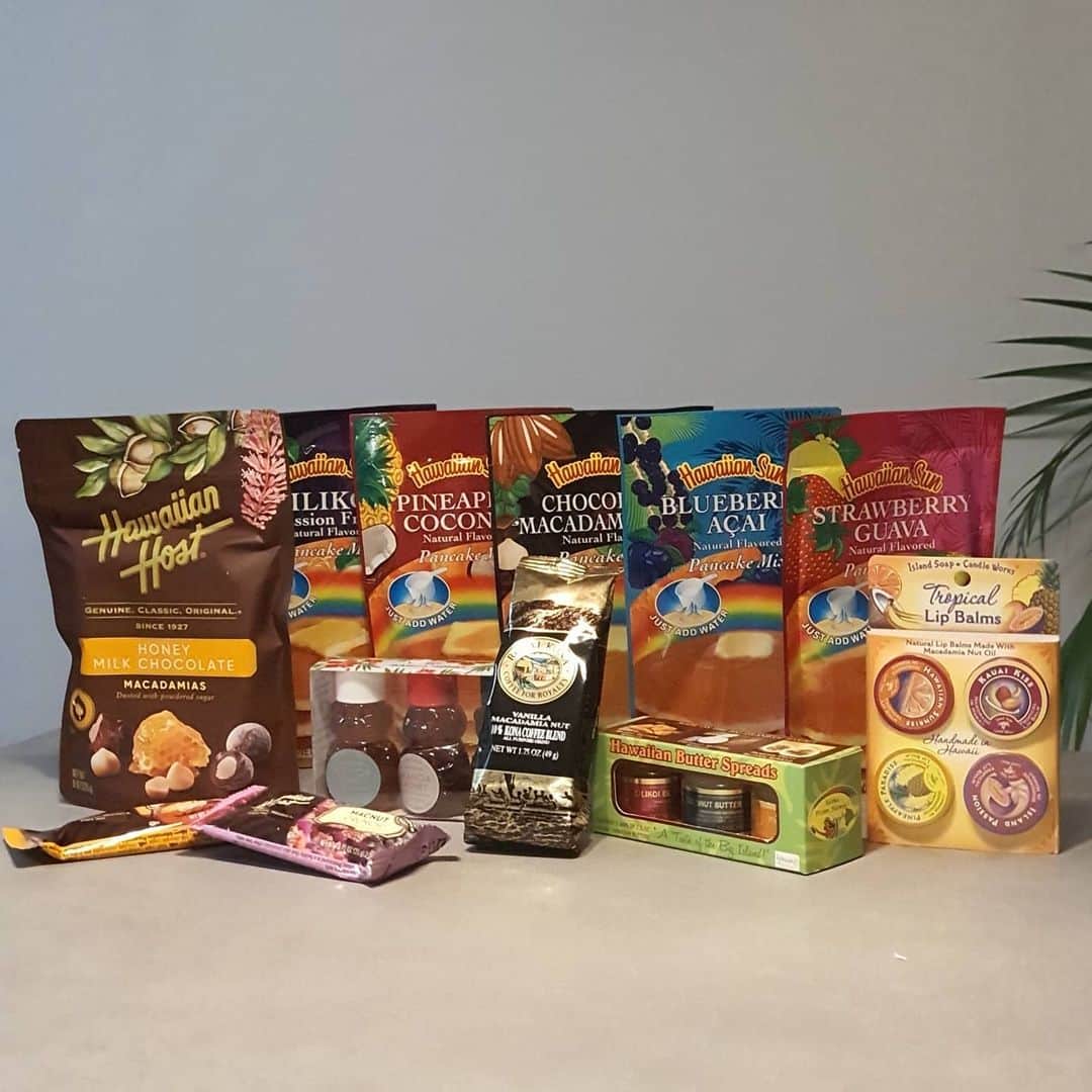チョン・テウさんのインスタグラム写真 - (チョン・テウInstagram)「하와이에 있는 친구가 보내온 선물🎁 - 미국현지도 힘들텐데.. 이렇게 한국 걱정을 해주고  가족들이랑 먹으라고 선물보내줬네. 내가 좋아하는 코나커피도.. 눈물난다야😭 - 이거 보니까 당장이라도 하와이로 날아가고 싶다✈️ 내년엔 꼭 만날 수 있길 바란다 친구야. #옛날사진투척 #하와이」12月16日 23時00分 - _jungtaewoo