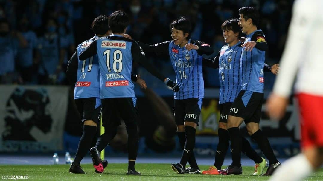 のインスタグラム：「#中村憲剛 選手、リーグ戦等々力ラストマッチで #小林悠 選手へのアシスト🙌✨  🏆 明治安田生命Ｊ１リーグ　第33節 🆚 川崎Ｆvs浦和 🔢 3-1 ⌚️ 61分 ⚽️ 小林　悠（川崎Ｆ）  #Ｊリーグ #jleague  #川崎フロンターレ #kawasakifrontale #frontale  #ケンゴありがとう #OneFourKengo  #等々力陸上競技場 #等々力」