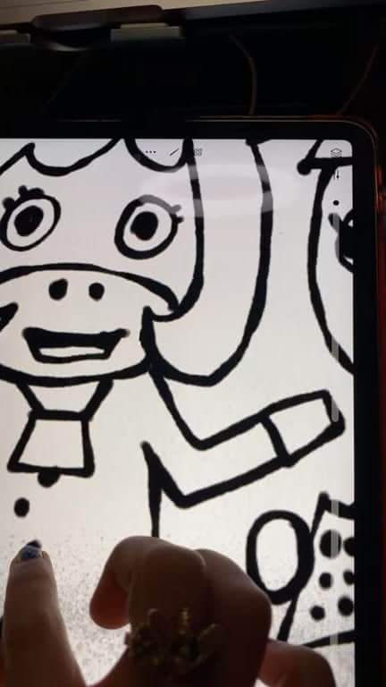 小春のインスタグラム：「お絵かきかきかき」