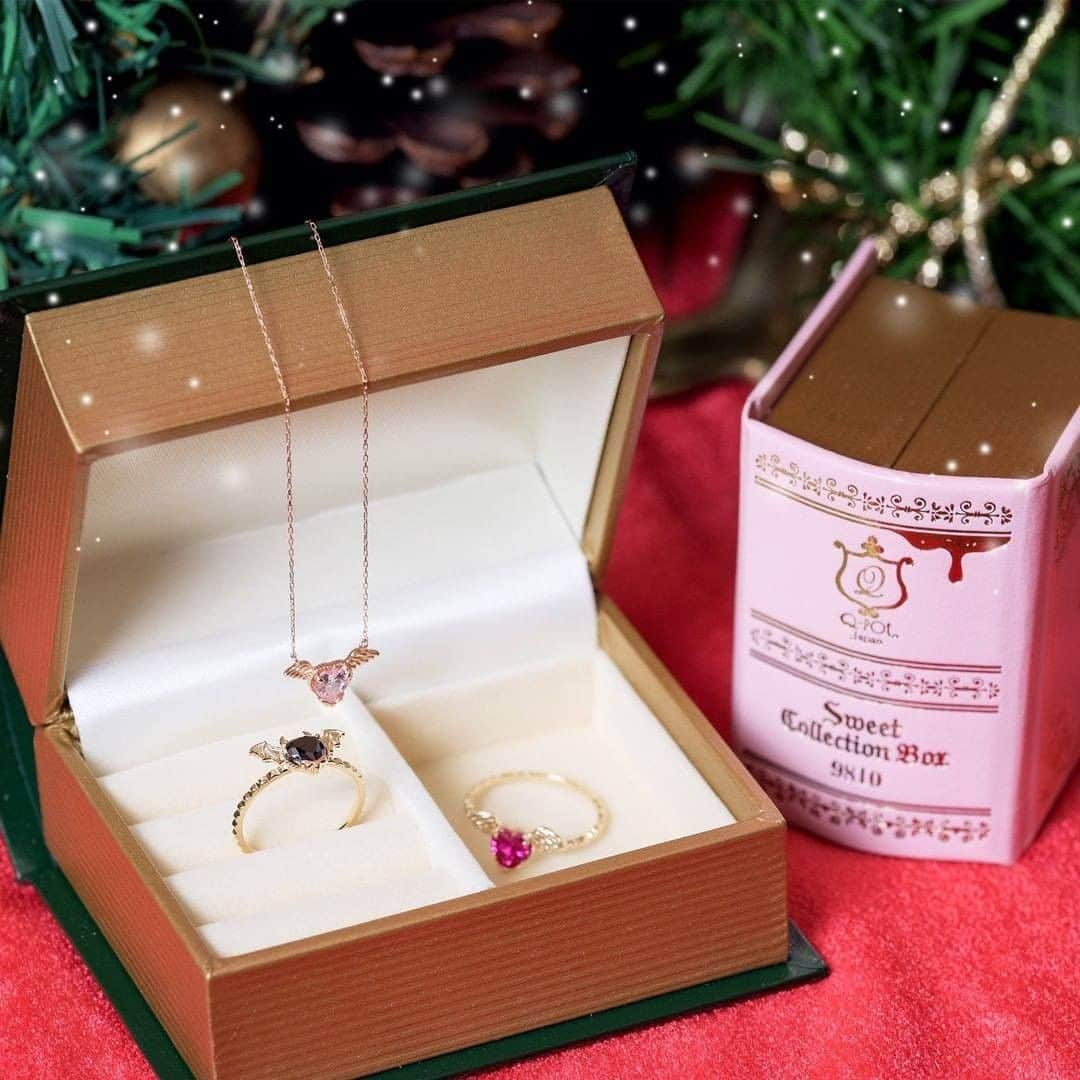 のインスタグラム：「💍💞  ⋆⋆Gift for yourself⋆⋆  This is Holiday season and around the end of the year... How about gift something sweet for yourself? ✨  You worked really hard this year, it's time to get your favorite thing. All made in Japan high quality K10 jewelries available. 🎁💕  #qpot #qpotaccessory #qpotaccessories #madeinjapan #special #k10 #ring #necklace #piercedearrings #finejewelry #goldjewelry #heart #angel #devil」