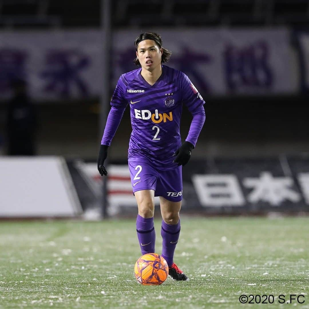 サンフレッチェ広島さんのインスタグラム写真 - (サンフレッチェ広島Instagram)「. ⚽️明治安田生命J1リーグ第33節　試合結果⚽️ サンフレッチェ広島　0-1　柏レイソル 前半：0-1 後半：0-0  雪が降り続く中での2020シーズンホームラストゲームは、無得点に終わり、悔しい敗戦となりました。  寒い中、最後まで応援いただき、ありがとうございました。  #森島司 選手 #荒木隼人 選手 #野上結貴 選手 #土肥航大 選手 #大迫敬介 選手 #茶島雄介 選手 #佐々木翔 選手 #青山敏弘 選手 #sanfrecce #積攻」12月16日 23時11分 - sanfrecce.official