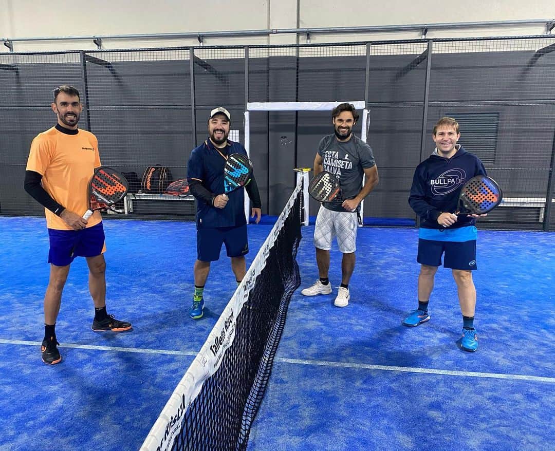 ジョルディ・コディーナのインスタグラム：「Vamos @frankymartinm q has vuelto a ganar... q llevabas, dos meses ya? 😂😂😂 @raulrh77 e @ivansanchezz nos lo han puesto complicado... @bullpadel」