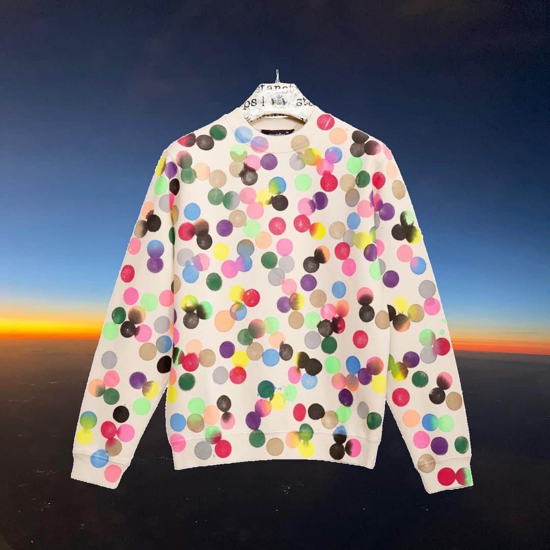 のインスタグラム：「“hand stamped points all over” sweater... #handpainted #sweater #aboveall #sunrise #starstyling #ilovecolors」