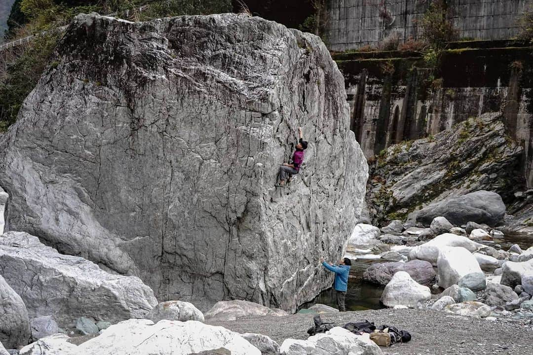 中島徹さんのインスタグラム写真 - (中島徹Instagram)「problem: 銀閣 (Ginkaku) V8 climber: @saruzaemon9  photo: Ohzaru location: Tokushima」12月16日 23時19分 - saruzaemon9