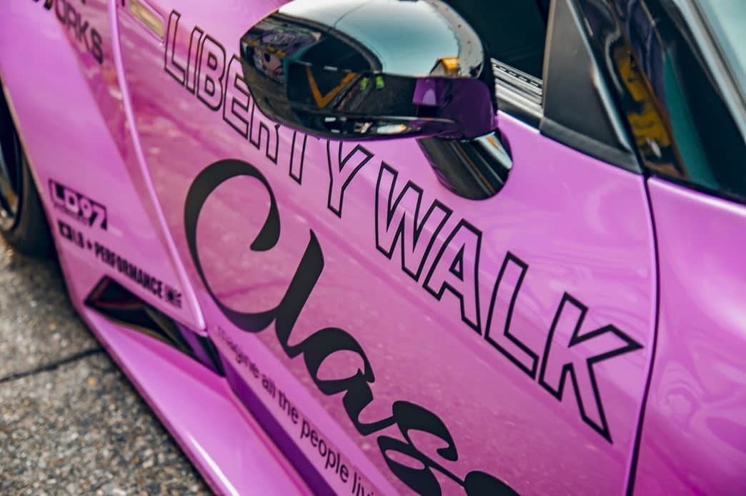 Wataru Katoさんのインスタグラム写真 - (Wataru KatoInstagram)「LIBERTY WALK   LBWK LB-silhouette works Nissan gtr pink @hirosta92  @nissan @nissanjapan  @libertywalk_toshi  @lbwk_chisaki  @hyuma.k  #class#nissan#libertywalk#lbworks#nissangtrr35 #nissangtr #pink #ld97forged #bride#spherlight #japan#stancenation#widebody#nicepic#nice#nike #drift#ltmw」12月16日 23時24分 - libertywalkkato