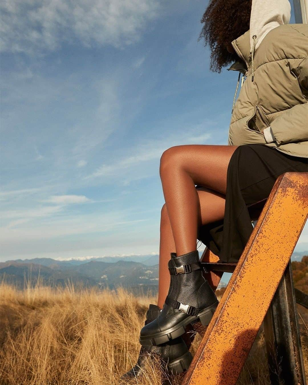 ポリーニさんのインスタグラム写真 - (ポリーニInstagram)「Take a trip into the wild wearing the new Pollini combat boots.  Shop now via link in bio.  #BackToNature #Pollini #FW20」12月16日 23時26分 - pollini