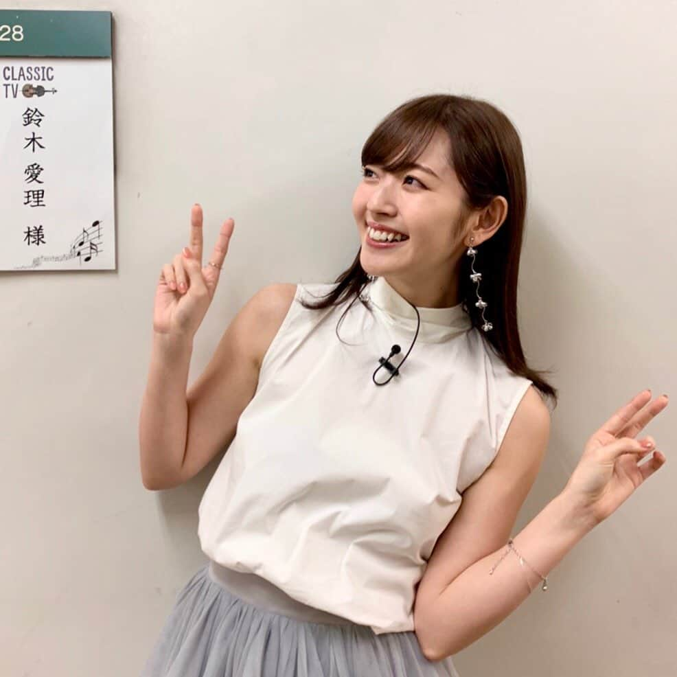 鈴木愛理さんのインスタグラム写真 - (鈴木愛理Instagram)「《明日のテレビ出演情報》﻿ ﻿ NHK Eテレ『クラシックTV 』12.17(木)﻿22:50〜 第1回目の放送です！！🎻﻿ ﻿ 「ベートーベン・コンプレックス ～大作曲家の功罪～」ということで、ベートーベンについて固いお勉強な角度からではなく、実は〇〇だった？！、プレイボーイってほんと？！などといった、面白おかしい角度からのお話が盛り沢山！！😚♪﻿ ﻿ 私個人的には、ピアニスト・清塚信也さんが演奏してくださる、ベートーベンの"余韻"についてのお話が収録日以降頭から離れず、実際にライブでも活きている気がしています。﻿ ﻿ 気になるでしょー😏！！﻿ ﻿ ゲストは俳優・遠藤憲一さんです😳！﻿ ﻿ 初回放送、是非お見逃しなく！！﻿ #クラシックTV﻿」12月16日 23時27分 - airisuzuki_official_uf