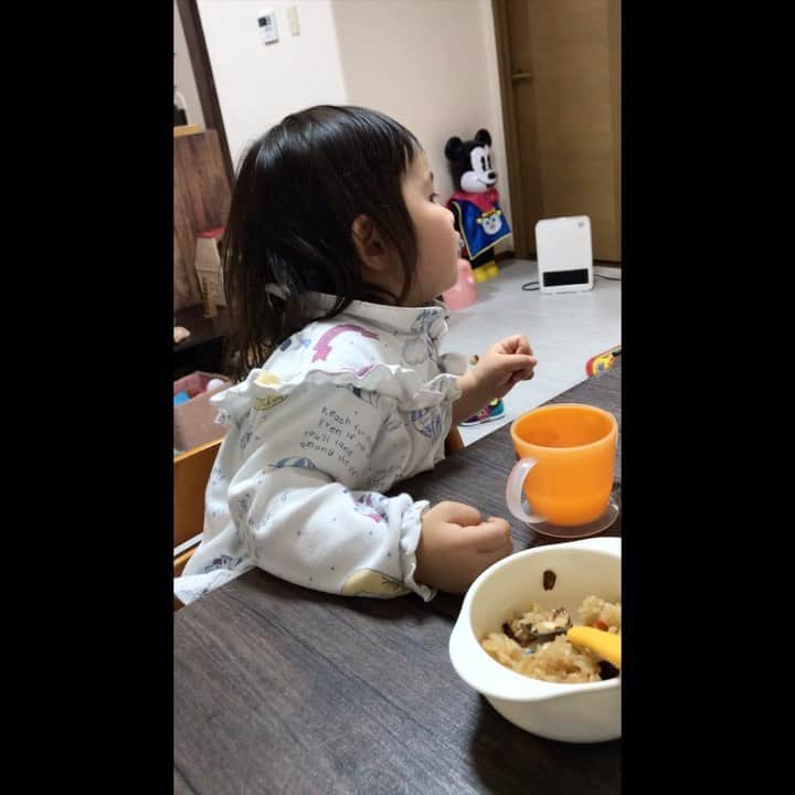 パーティ内山のインスタグラム：「2歳になった娘がBON JOVIしか聴かなくなりました　#bonjovi #ボンジョヴィ #ボンジョヴィしか勝たん #2歳 #livingonaprayer」
