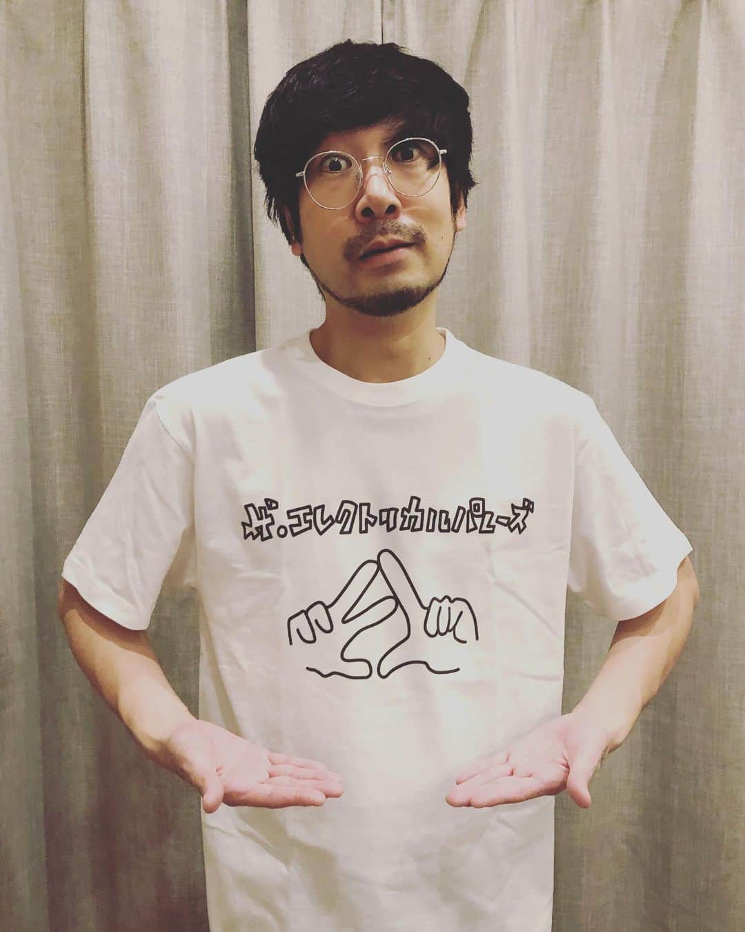 のインスタグラム：「エレパレTシャツいただきました。格好良い。 #噂のエレパレ #超大作ドキュメンタリー映画 #芸人でなくとも共感できる #どんな集団にも #エレパレはあり #そして自分もエレパレである #気になった方々はニューヨークYouTubeチャンネルへどうぞ #エピソード0も最高だったし #低ねと」