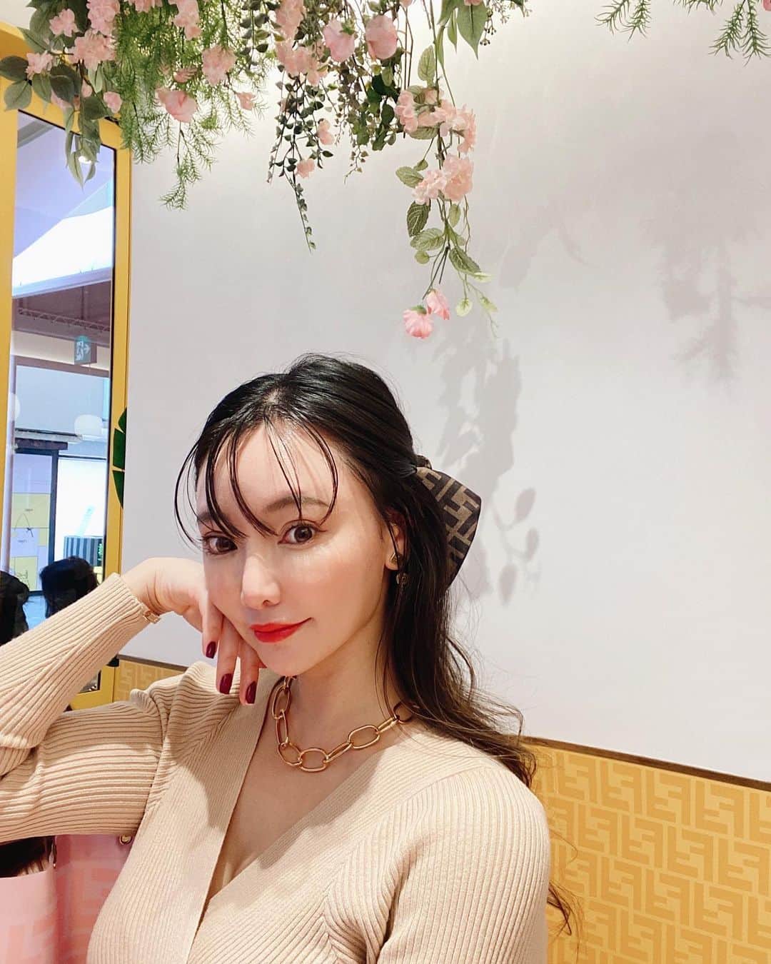 クリスティン・ウェイのインスタグラム：「It’s been a good week so far ♡ #christinewei #クリスティンウェイ #valmuer #ヴェルムーア #fashiongram #fashionista  #せるふぃー #selfie」