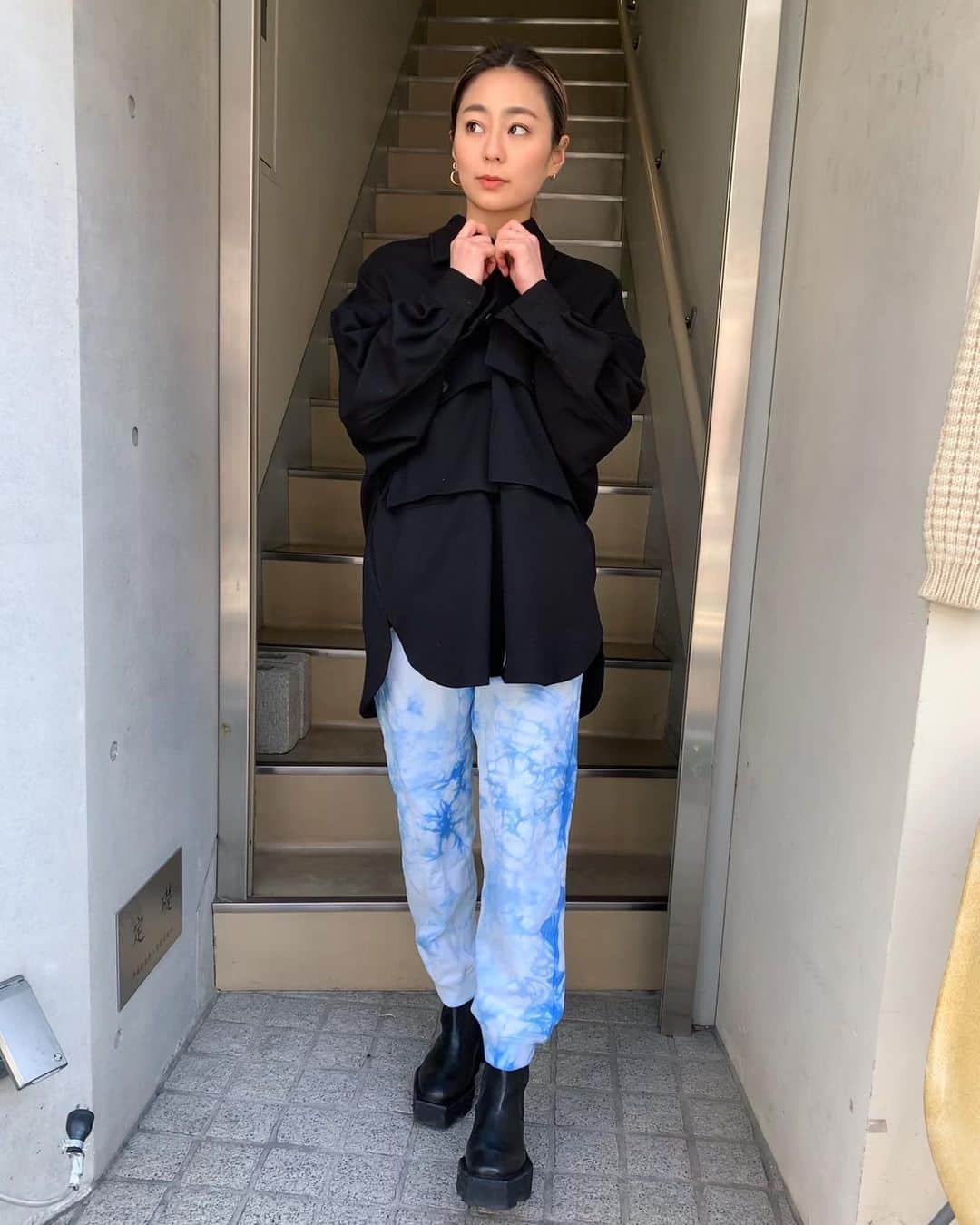 のインスタグラム：「私服でもおうちでも使ってほしい ワンマイルウェアなスウェットができたよ🙋‍♀️ ブラウンとブルーの２色展開です💙🤎 . #みづきふく」