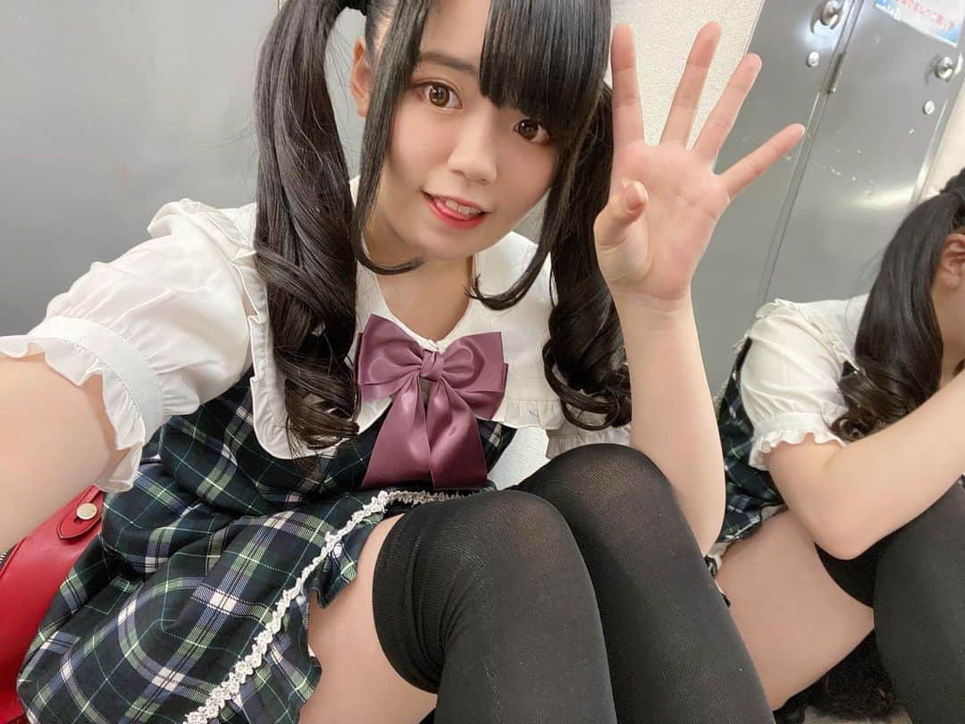 のインスタグラム：「やっぱり王道‼️  #太もも #脚フェチ #ニーハイ #ミニスカート #脚 #絶対領域 #ツインテール #グラビア #グラドル #黒髪ストレート #girl #ぱっつん前髪 #前髪 #ぱっつん #アイドル #idol #ワールドエンドラヴァー #女優  #写真 #写真好きな人と繋がりたい #グラビア好きと繋がりたい #photooftheday #photography #actress #花咲希音 #自撮り#グラドル自画撮り部」