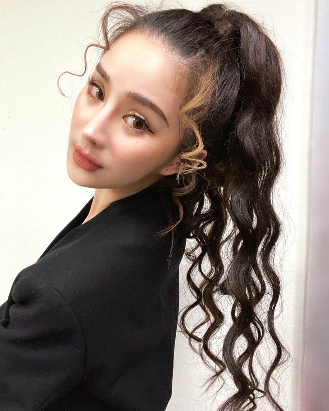 Abby Chenのインスタグラム：「親愛的寶寶客人們17號00：00開始開放線上預約，我們明天下午開始才會依照訊息的順序回覆各位預約相關問題～ 訊息量較大請耐心等候回覆🙏❤️ 一定會回覆大家的！ 感謝大家熱情 期待與你們見面🥰」