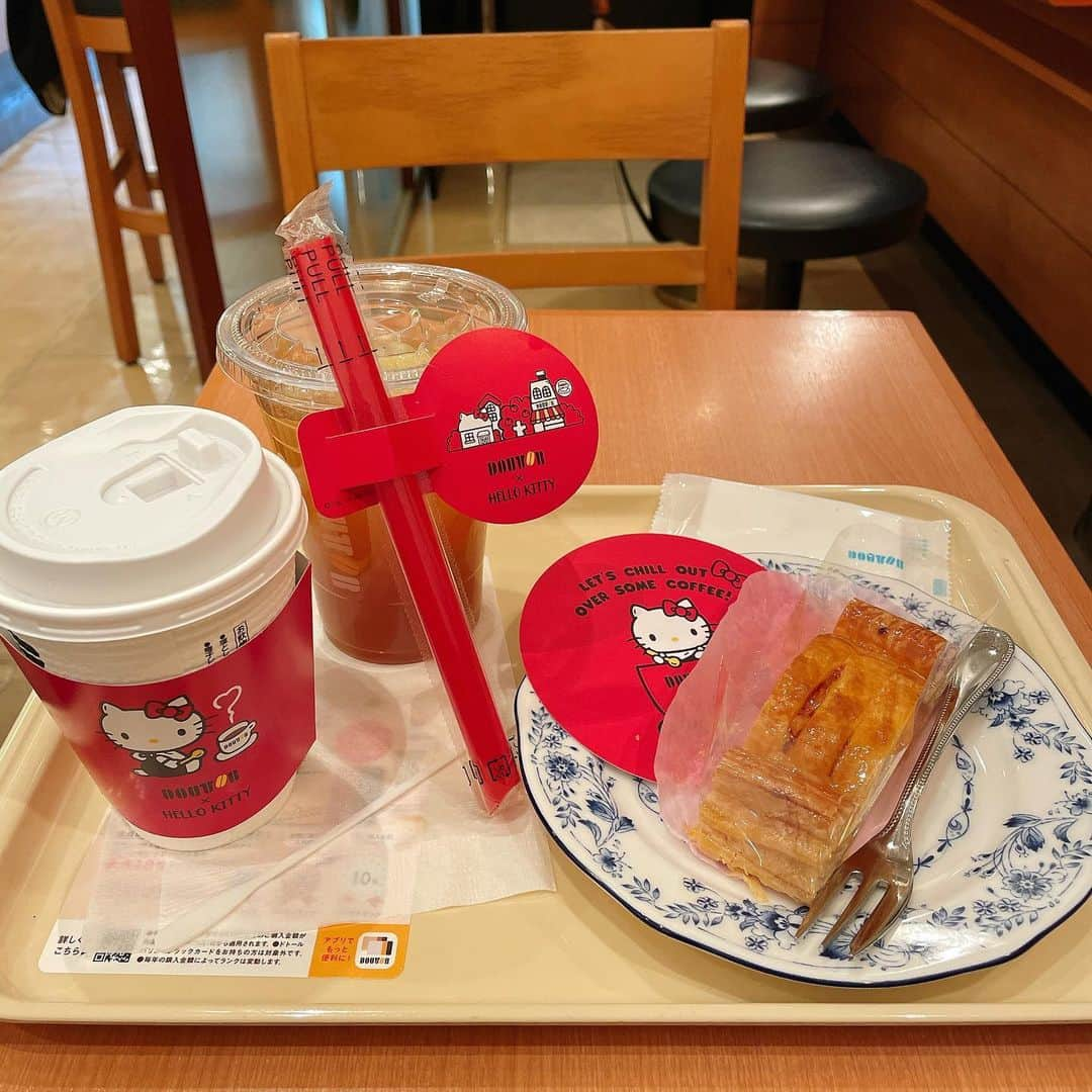 榊原あやさんのインスタグラム写真 - (榊原あやInstagram)「#DOUTOR x #HELLOKITTY 🍎  #ハローキティ #サンリオ #キティラー #キティ活 #ピューロアンバサダー #ハロスイアンバサダー #Sanrio #HelloKittyLover」12月16日 23時58分 - ayakwhite