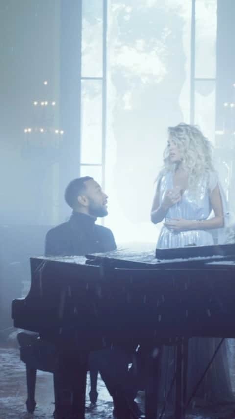 のインスタグラム：「So proud of the #Hallelujah music video with @johnlegend, and the whole team that made it happen! Check out a behind the scenes look from the day we shot it! @randeestnicholas #Hallelujah 🙌😇 #MyGift 🎁✨」