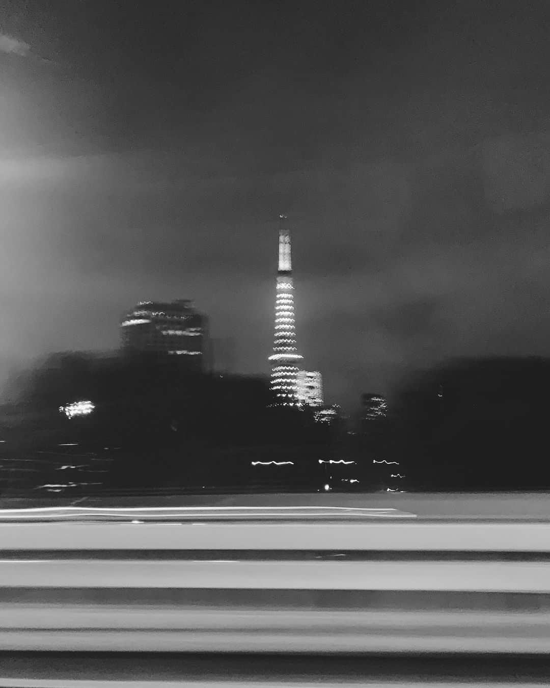 幾田りらさんのインスタグラム写真 - (幾田りらInstagram)「今日はとっても素敵な方々とご一緒して、うたってきました🌘 またお知らせします。 いつかの高速道路からみた東京タワー、 東京タワーの絵文字ってあるんやね！すごい🗼」12月17日 0時20分 - lilasikuta