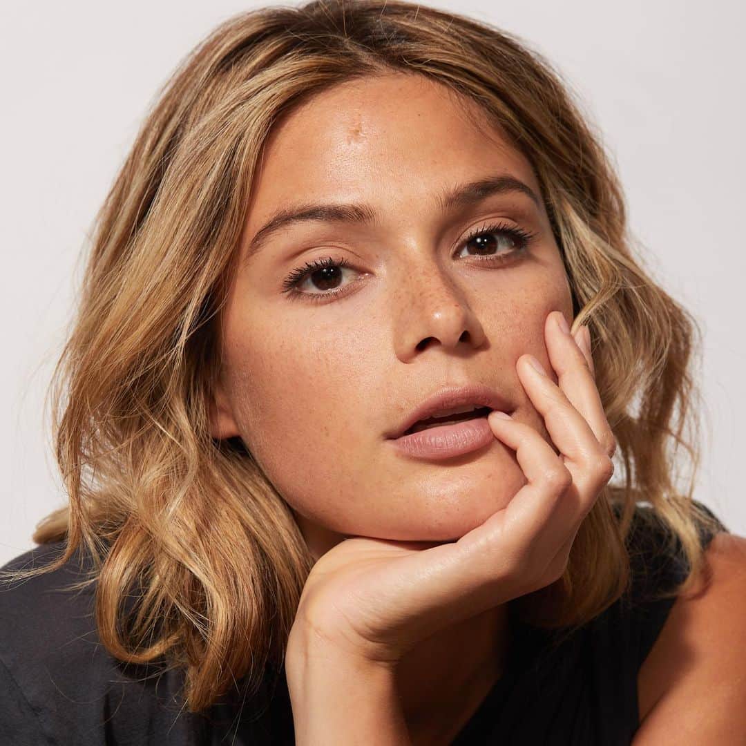 ボビー・ブラウンのインスタグラム：「More than a decade ago my husband wanted me to meet his lawyers son who was a young photographer. I said I’m not hiring a kid from nj. I met.  I mentored and we are still happily together. I’m just lucky he still wants to work with me. In fact he’s the @jonesroadbeauty photographer. Wish @benritterphoto the happiest of birthdays x #kid」