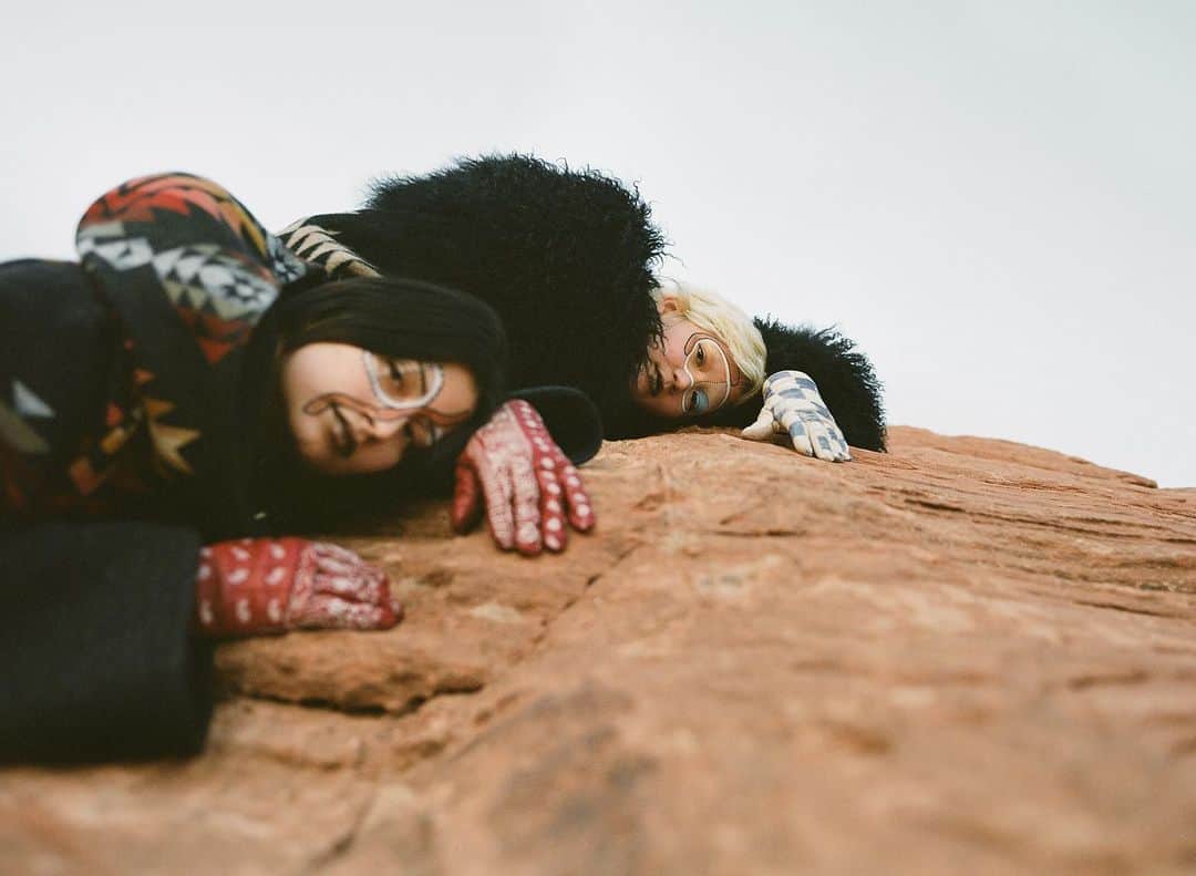 Olivia Maloneのインスタグラム：「madrona and tawcranee at ghost ranch 🧡」