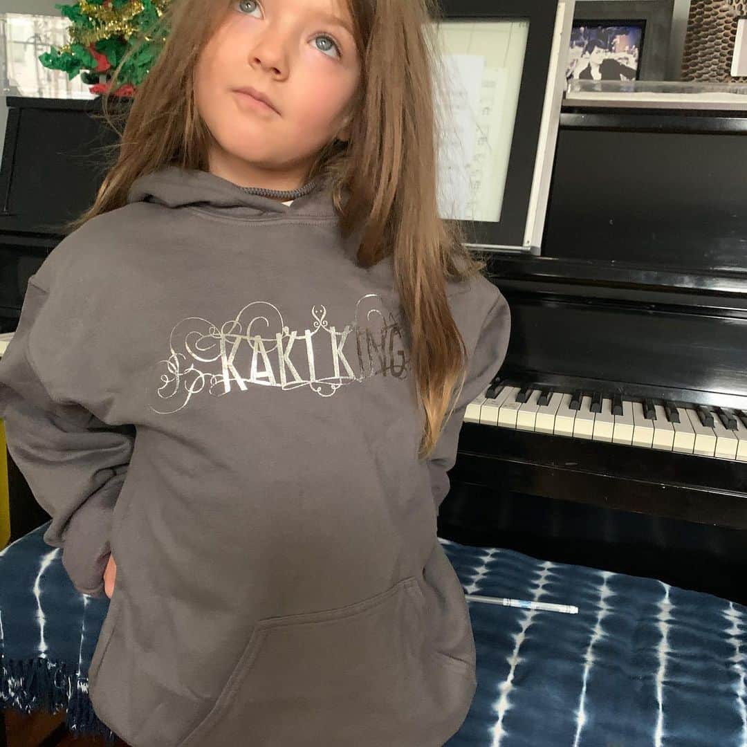 カーキ・キングのインスタグラム：「EDIT: this is an adult small on two differently sized children. I don't have child's sizes nor do I have extremely tiny children. Quite the opposite. Just go and get a damn hoodie just dropped the price too.   Hoodies are here! I couldn't find or afford adult models so I'm making my kids earn their keep. Pictured is a size small on a 6 yo and 3 yo. My daughter described it as "so warm and festive" and my son said "stop stop no I can't see my dinosaur cartoon." After this shitty year all proceeds are going to benefit them anyways. Link to my shop in bio or through my website. If you order today you might get them in time for Santa--shipped from TX.」
