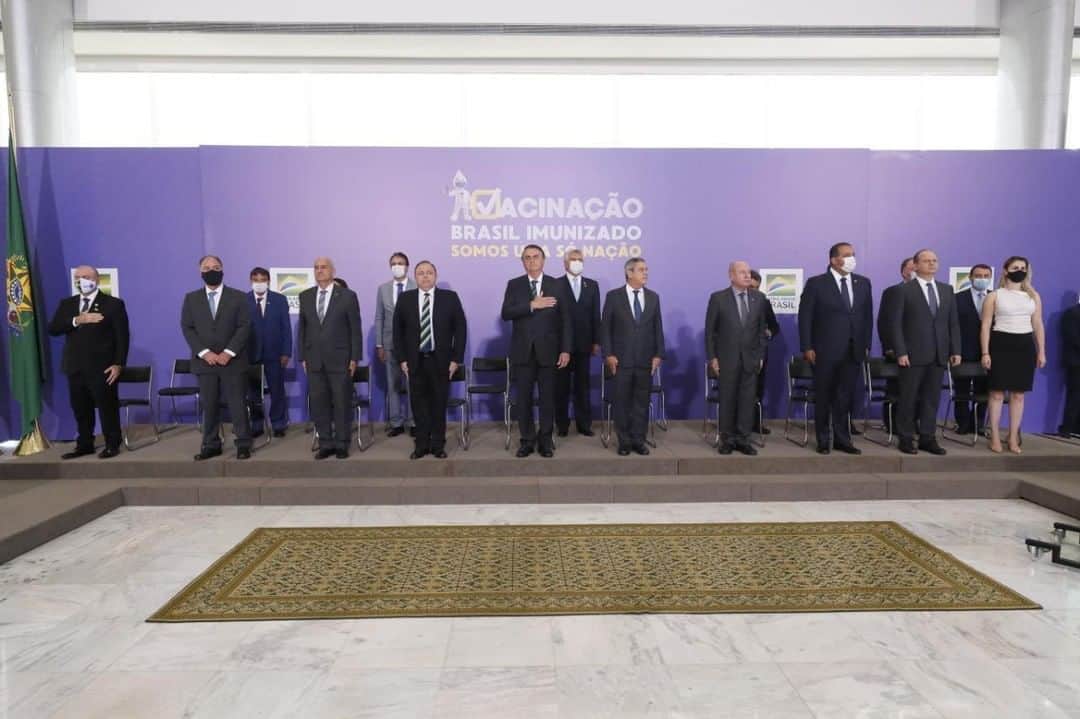 ジルマ・ルセフのインスタグラム：「O Presidente Jair Bolsonaro participou, na manhã desta quarta-feira (16), do lançamento do Plano Nacional de Operacionalização da Vacinação Contra a Covid-19. Fotos: Isac Nóbrega/PR」