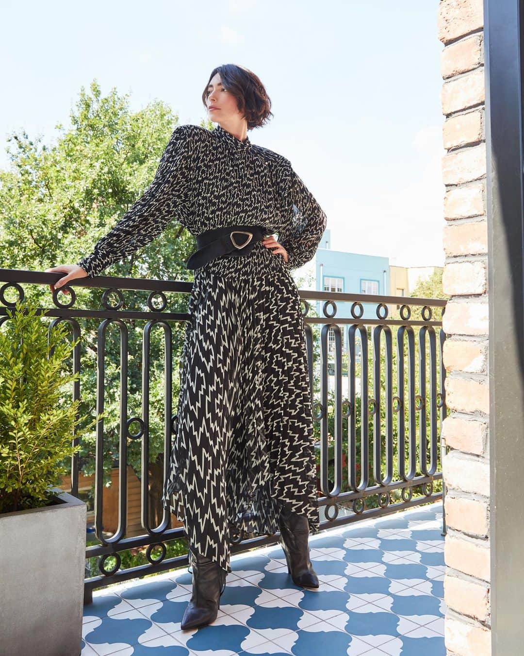 Saks Fifth Avenueのインスタグラム：「Make a swoon-worthy statement in this holiday-ready @isabelmarant ensemble. #SaksStyle」