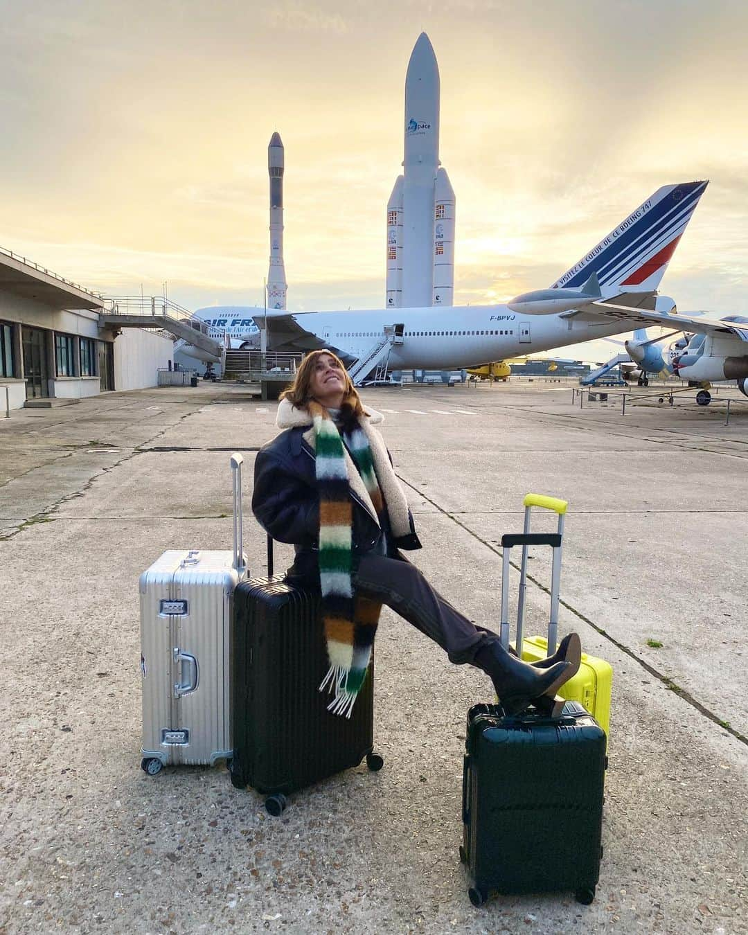 カリーヌ・ロワトフェルドさんのインスタグラム写真 - (カリーヌ・ロワトフェルドInstagram)「Come fly with us 💕 kicking off the shootings for the next issue of @crfashionbook today」12月17日 0時39分 - carineroitfeld