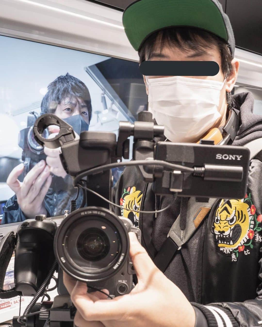 高田雄一のインスタグラム：「不思議写真館  in 地図カメラ  #SONYの國」