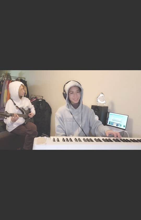 LISACHRISのインスタグラム：「ft. @conyplankton 🤍🦭」