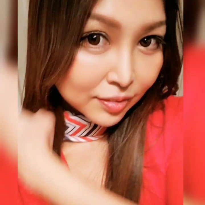 今藤霧子のインスタグラム：「why oh why I'm wearing scarf スカーフって、一歩間違えると制服になって難しいよね😅 #今藤霧子  #kirikoimafuji #kiriko #scarf」