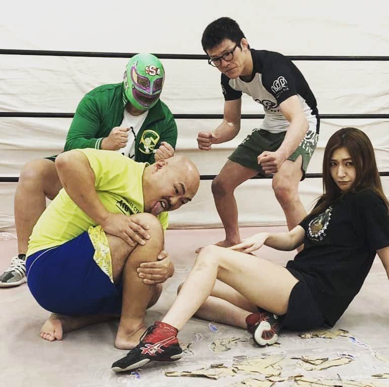 青木真也のインスタグラム：「来週の電流爆破に向けて。公開秘密特訓じゃ。」