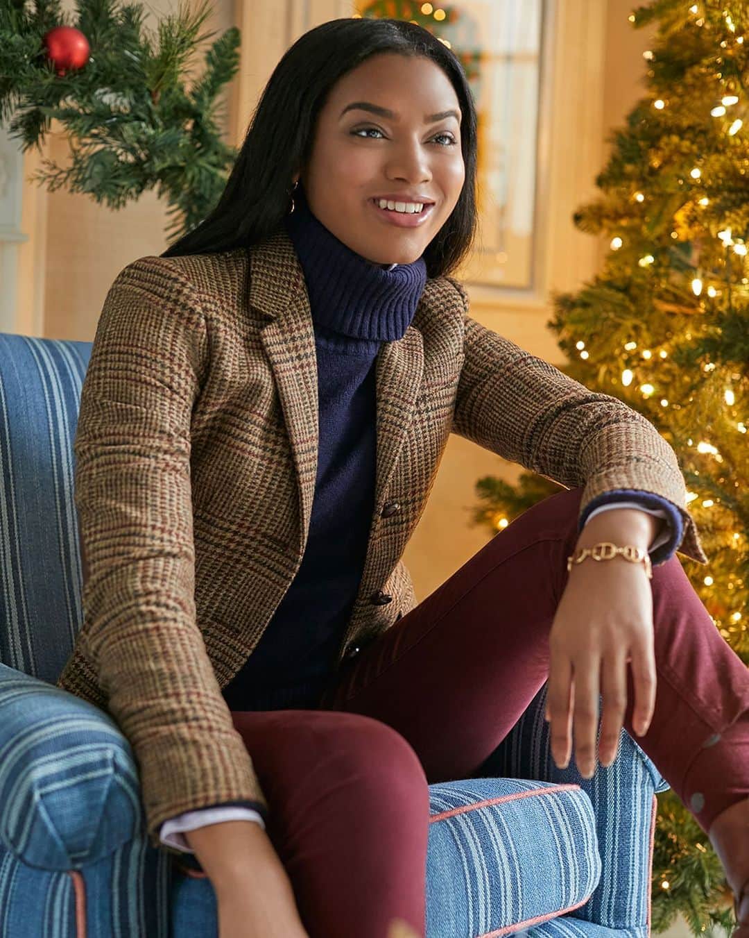 のインスタグラム：「Sharp tailoring meets the elegant ease of English country style. This season’s #BrooksBrothersWomen’s Plaid Wool Jacket is crafted from rich wool twill woven by England’s fames Abraham Moon mill, and outfitted with preppy leather elbow patches. #WomensCollectionWednesday #WCW」
