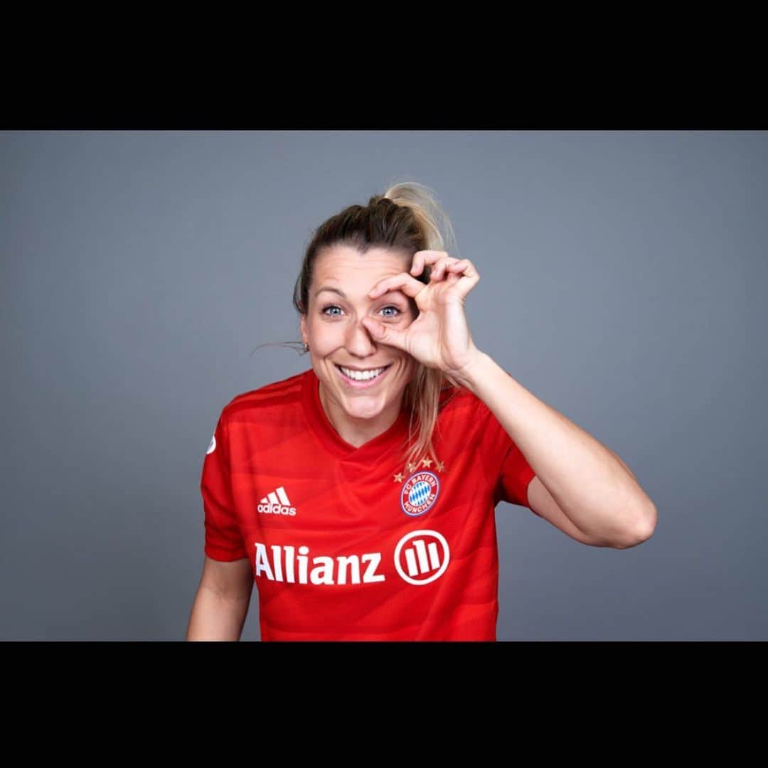 Verena Faisstのインスタグラム：「I watch it 📺 let‘s do this girls @fcbfrauen ♥️ sometimes I really miss that Champions League feeling ⚽️ #beREDy #clnights #fangirl #packmas」