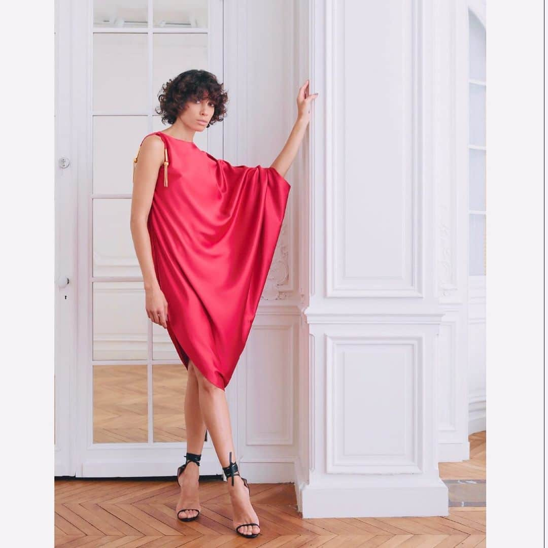 ステファンローランさんのインスタグラム写真 - (ステファンローランInstagram)「Coming Soon !!! Deep fuchsia toga dress . #readytowear  #fashionweekparis」12月17日 1時08分 - stephanerolland_paris