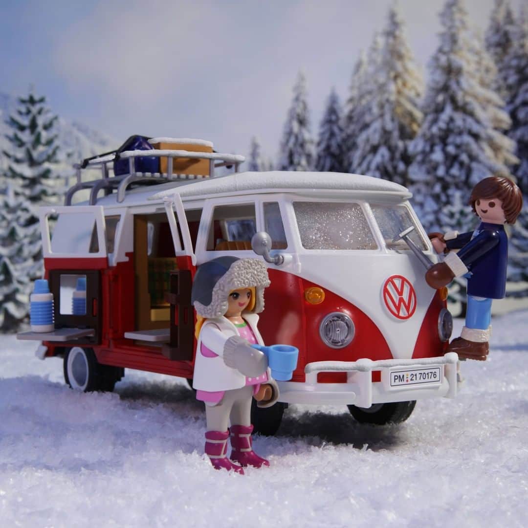フォルクスワーゲンさんのインスタグラム写真 - (フォルクスワーゲンInstagram)「Ready for a winter drive? Tag a person who would be your travel buddy. #PLAYMOBILfeaturingVW #conceptcar #classiccars #vwmicrobus #volkswagen #vw」12月17日 1時30分 - volkswagen