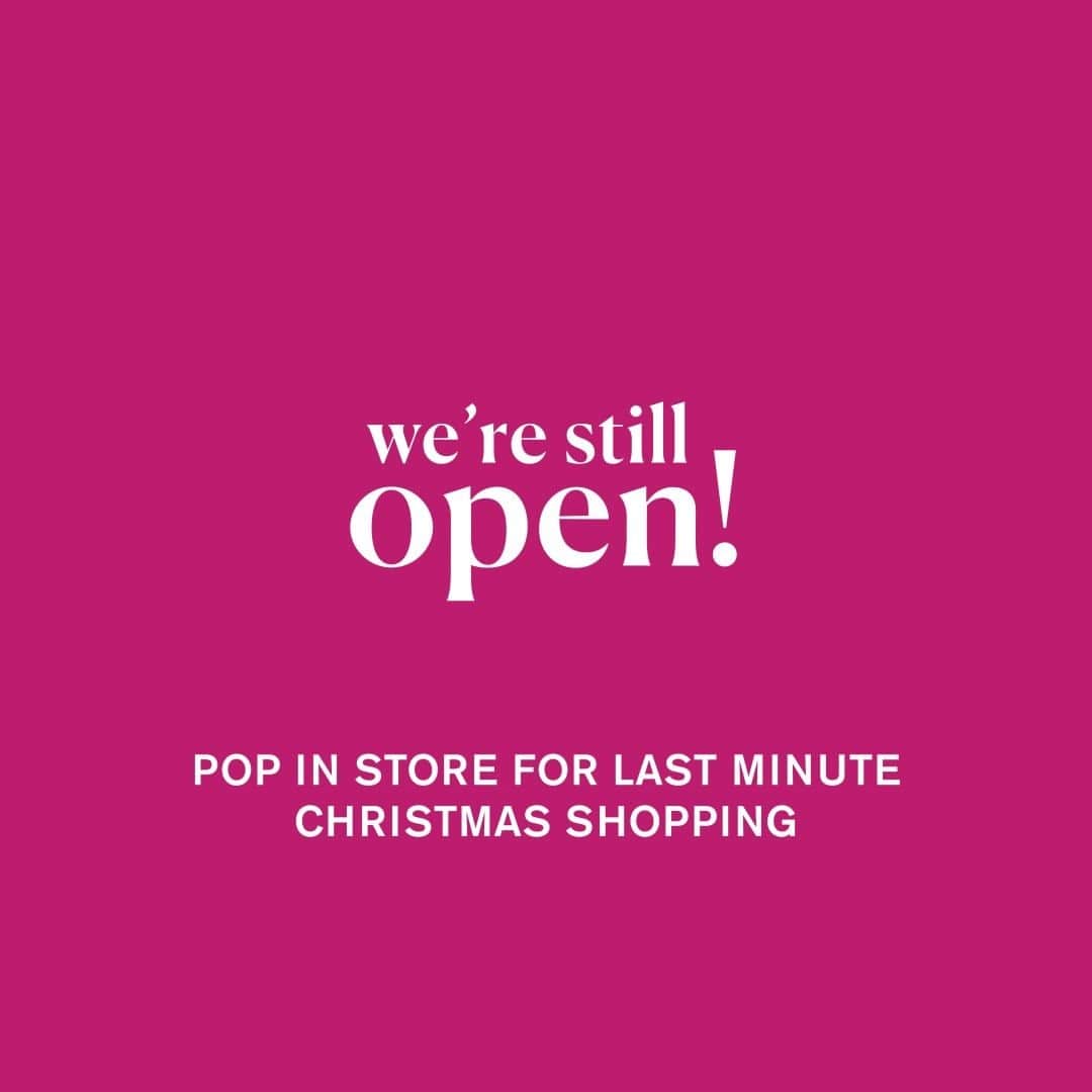 アクセサライズのインスタグラム：「Don't worry, we are still here for all your Christmas shopping 🎄  We look forward to seeing all of your smiling faces in store!」