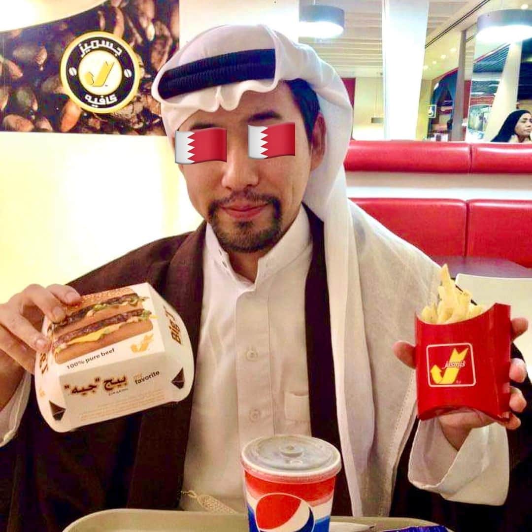 鷹鳥屋明のインスタグラム：「شمس قمر تهنئ شعب البحرين على مرور ٤٩ سنة من التقدم والازدهار...و أنا آكل جسميز "جيه" مبروووووك!!!!  ✨🇧🇭🇯🇵🇧🇭🇯🇵🇧🇭🇯🇵🇧🇭🇯🇵🇧🇭🇯🇵🇧🇭🇯🇵🇧🇭🇯🇵🇧🇭✨ #١٦_ديسمبر  #البحرين  #العيد_الوطني_البحريني」