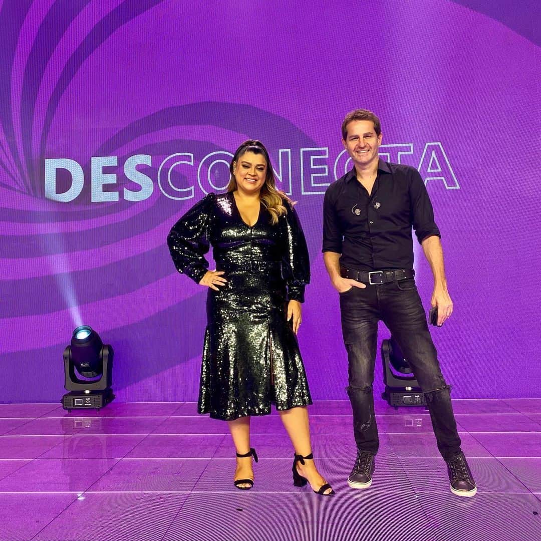 Preta Gilのインスタグラム：「Eu e o meu Dominó favorito !!!Hoje a live foi com meu amigo @afonsonigro pra turma da @microsoftbr !!! Amei cantar com sua banda como sempre !!! #meudominófavorito ainda cantamos Manequim!!! 💜」